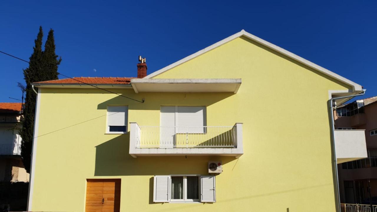 Apartmani Milutin Brodarica  Buitenkant foto