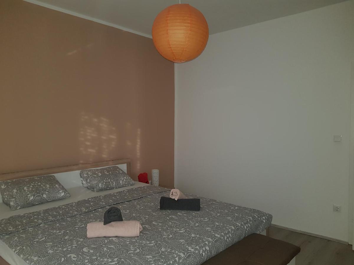 Apartmani Milutin Brodarica  Buitenkant foto